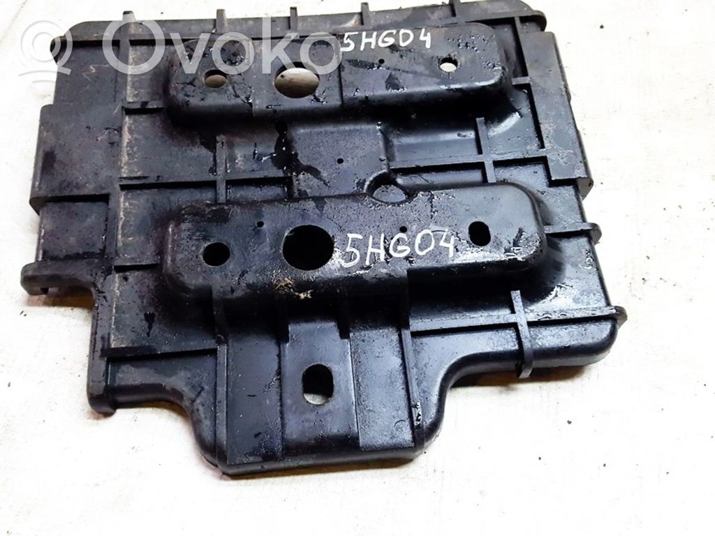 Hyundai Getz Akkulaatikon alusta 