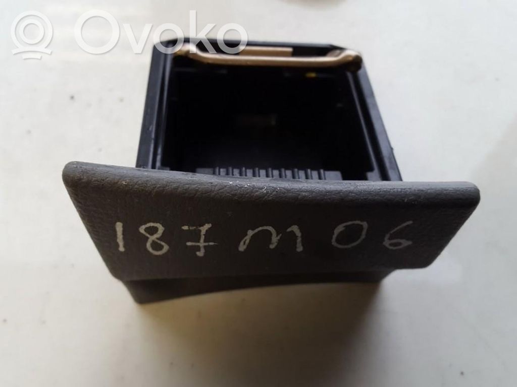 Cenicero del coche   B25G64610,B25G64610