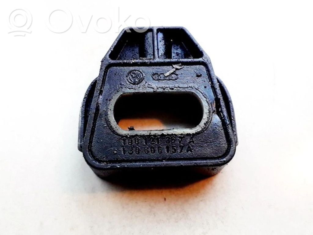 Fixation de radiateur   1J0806157A,03382911,03382911,1J0806157A