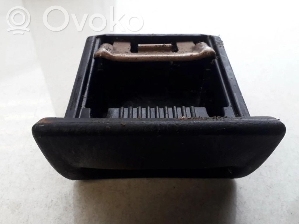 Mazda MPV Posacenere auto