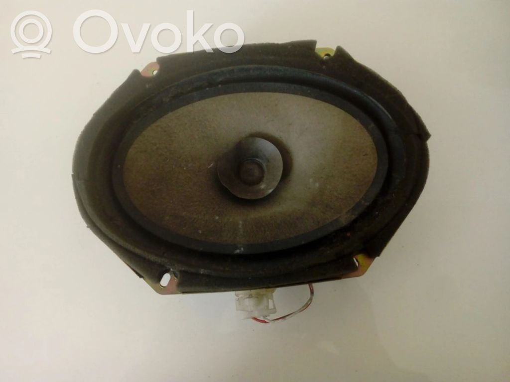 Mazda 626 Altavoz de la puerta delantera 