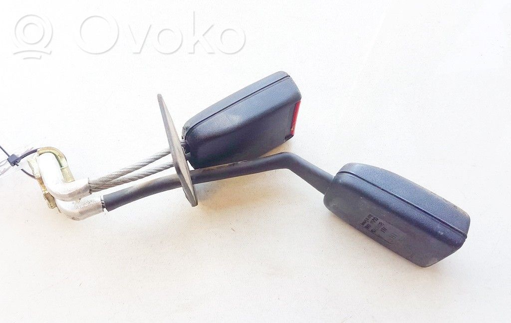 Keskipaikan turvavyön solki (takaistuin)   8D0857739,8D0857739