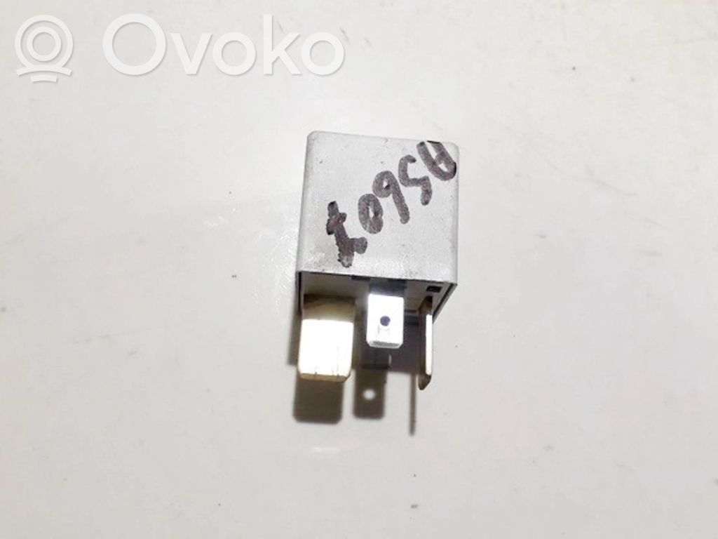 Inne przekaźniki   8D0951253,8D0951253