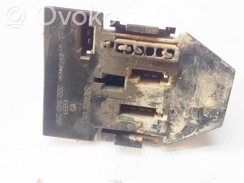 Volkswagen PASSAT B3 Suport becuri lampă spate 