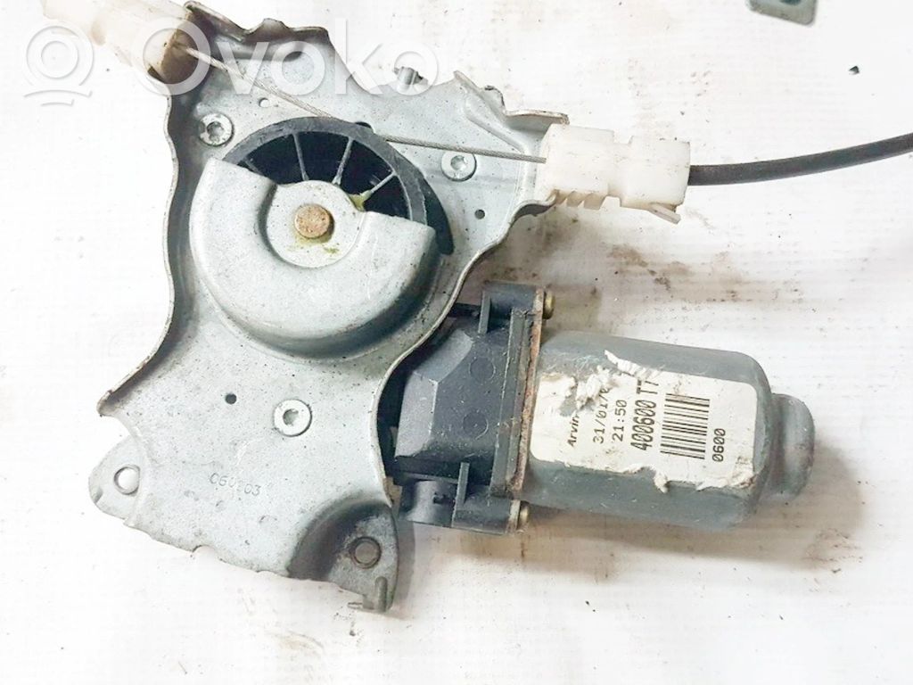 Nissan Almera N16 Moteur de lève-vitre de porte avant