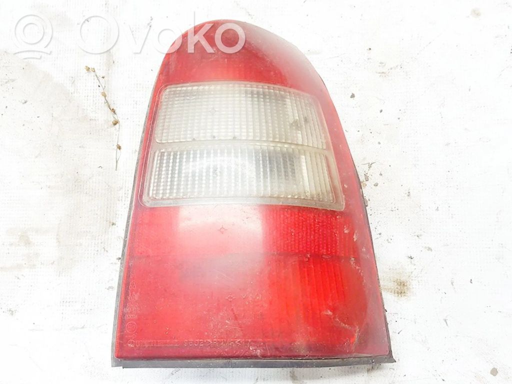 Opel Vectra B Lampă spate în caroserie 