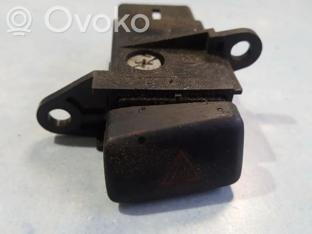 Toyota Camry Botón interruptor de luz de peligro 
