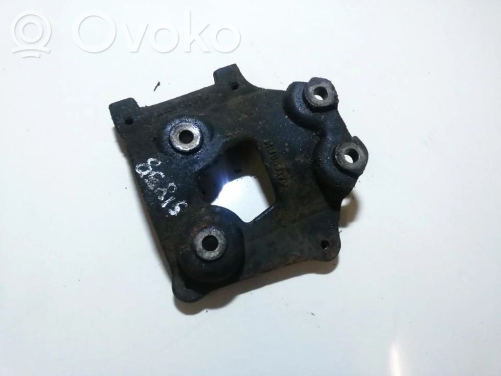 Mitsubishi Carisma Supporto di montaggio del motore (usato) 