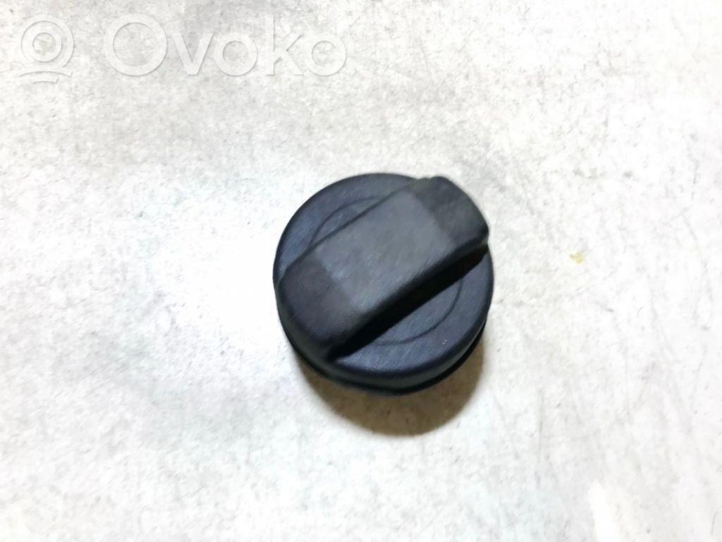 Volkswagen PASSAT B5 Tappo del serbatoio del carburante