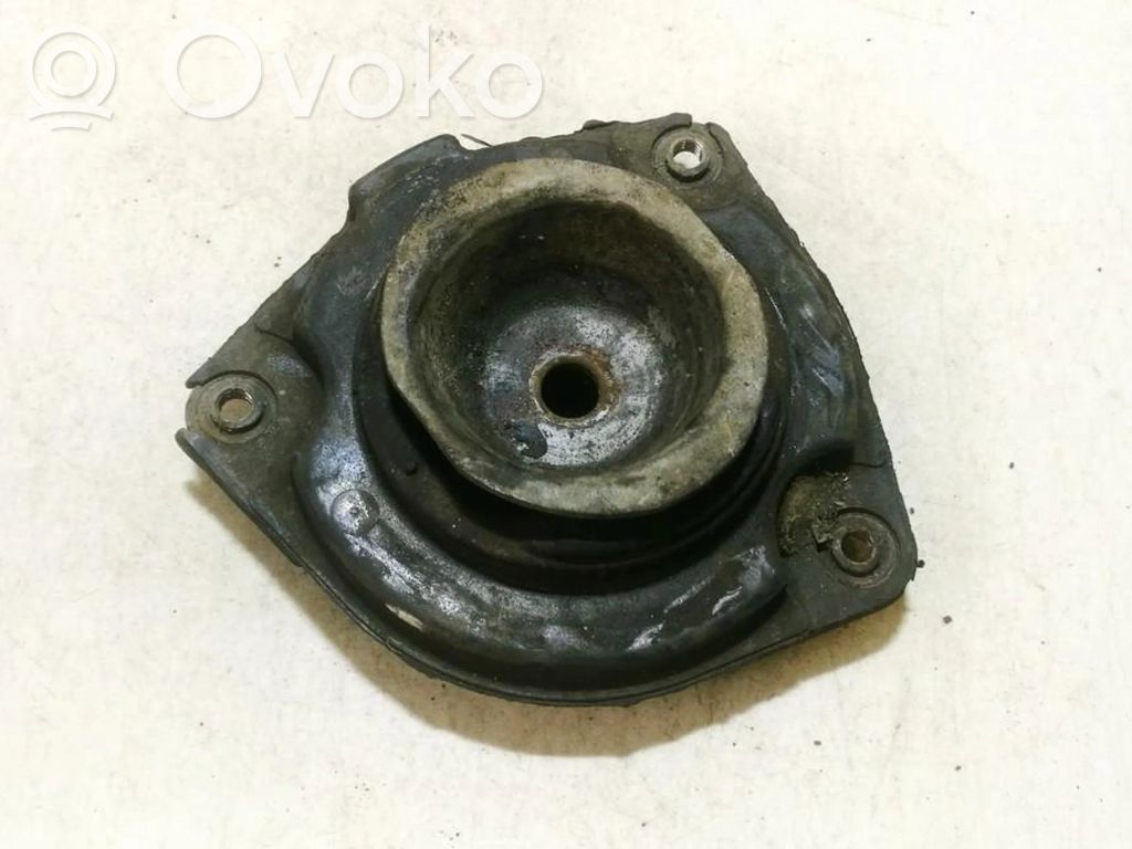 Nissan Primera Supporto di montaggio della molla elicoidale