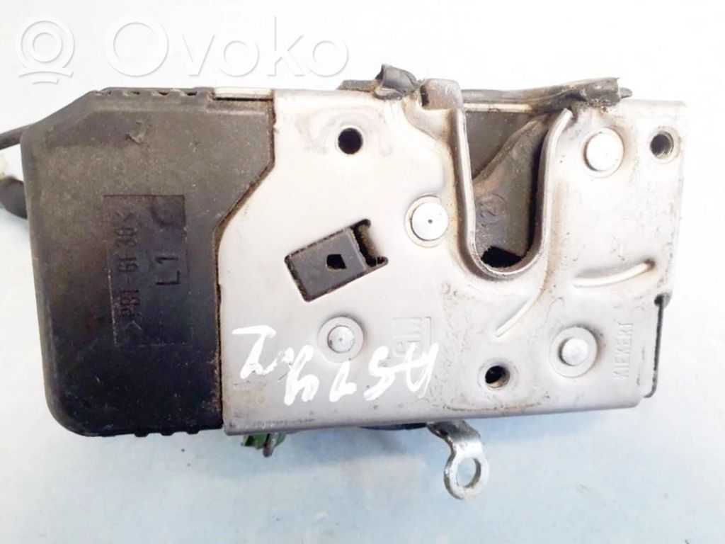 Opel Vectra B Priekšpusē slēdzene 