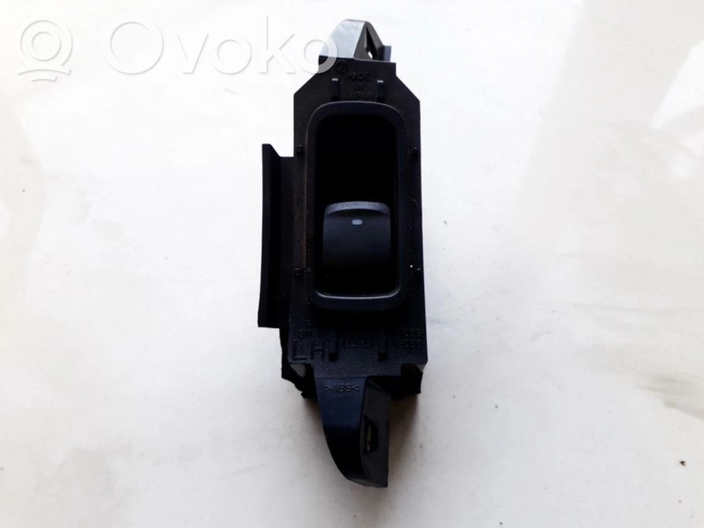 Subaru Legacy Electric window control switch 