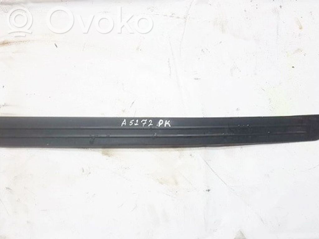 Subaru Legacy Capac prag față 
