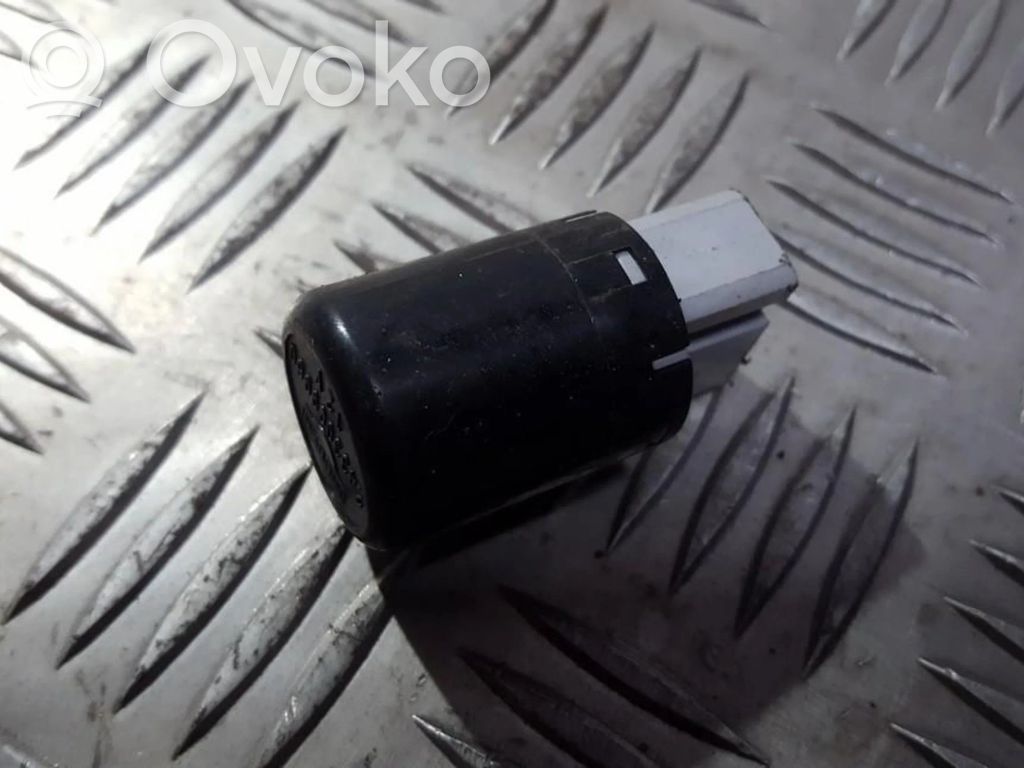 Nissan Primera Alte relee 