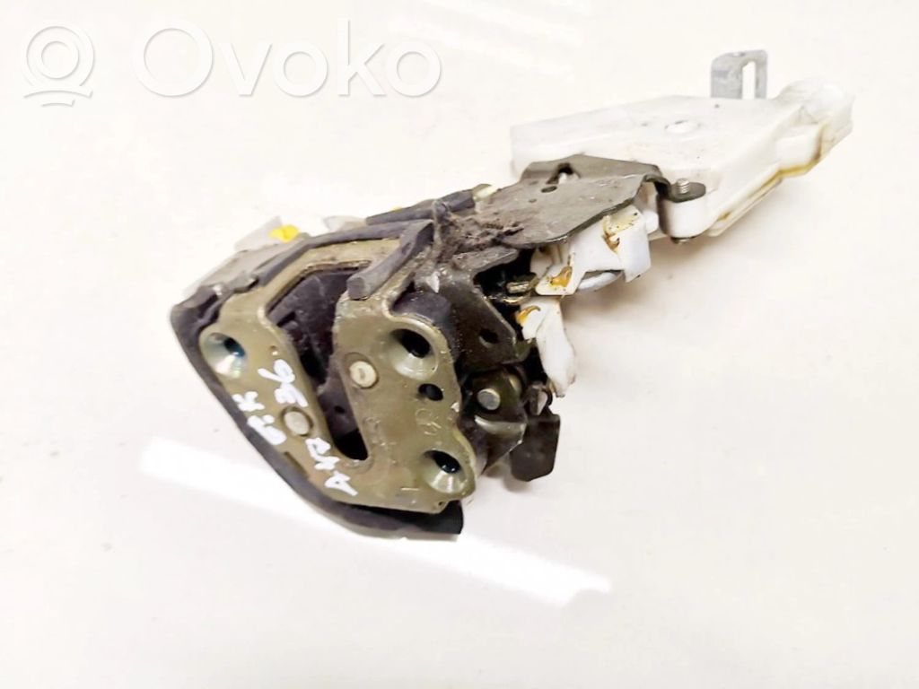 Nissan Primera Takaoven lukko 