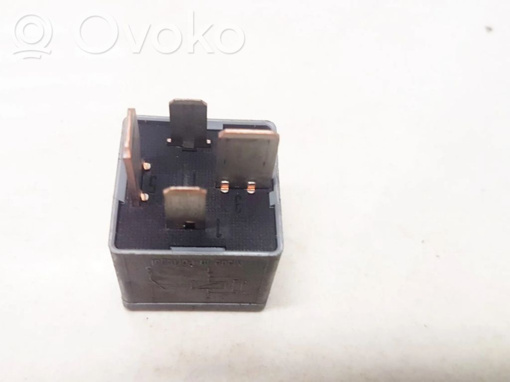Otros relés   F80B14B192AA,F80B14B192AA