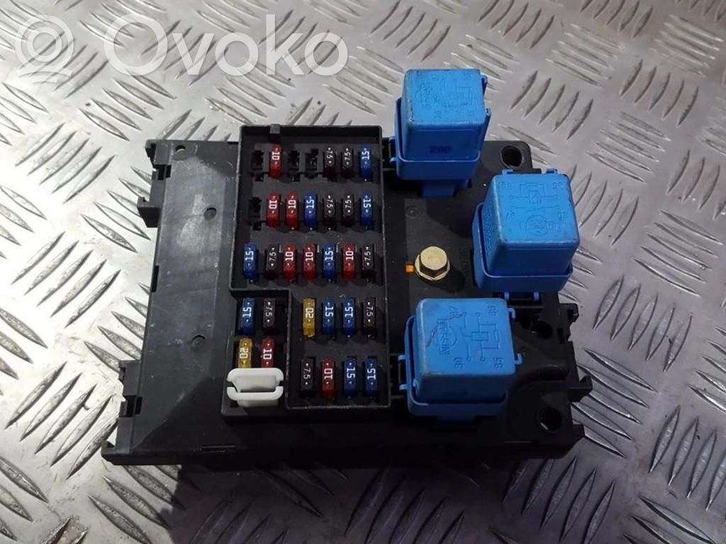 Nissan Primera Skrzynka bezpieczników / Komplet 