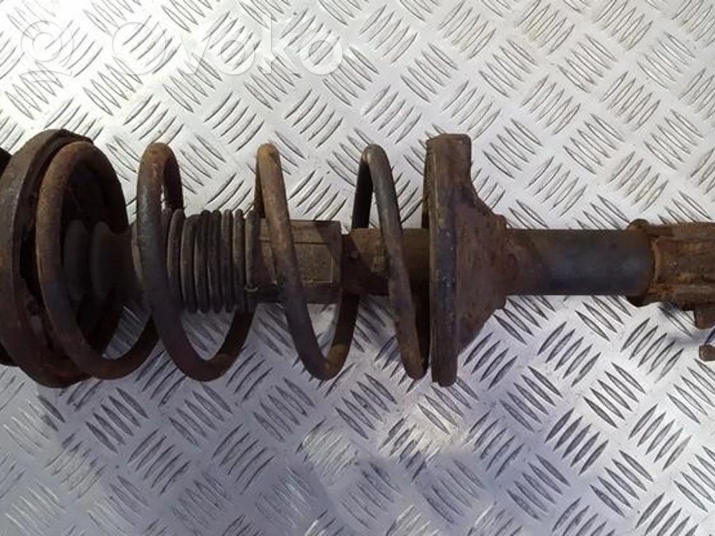 Mazda 323 Priekšpusē amortizators 