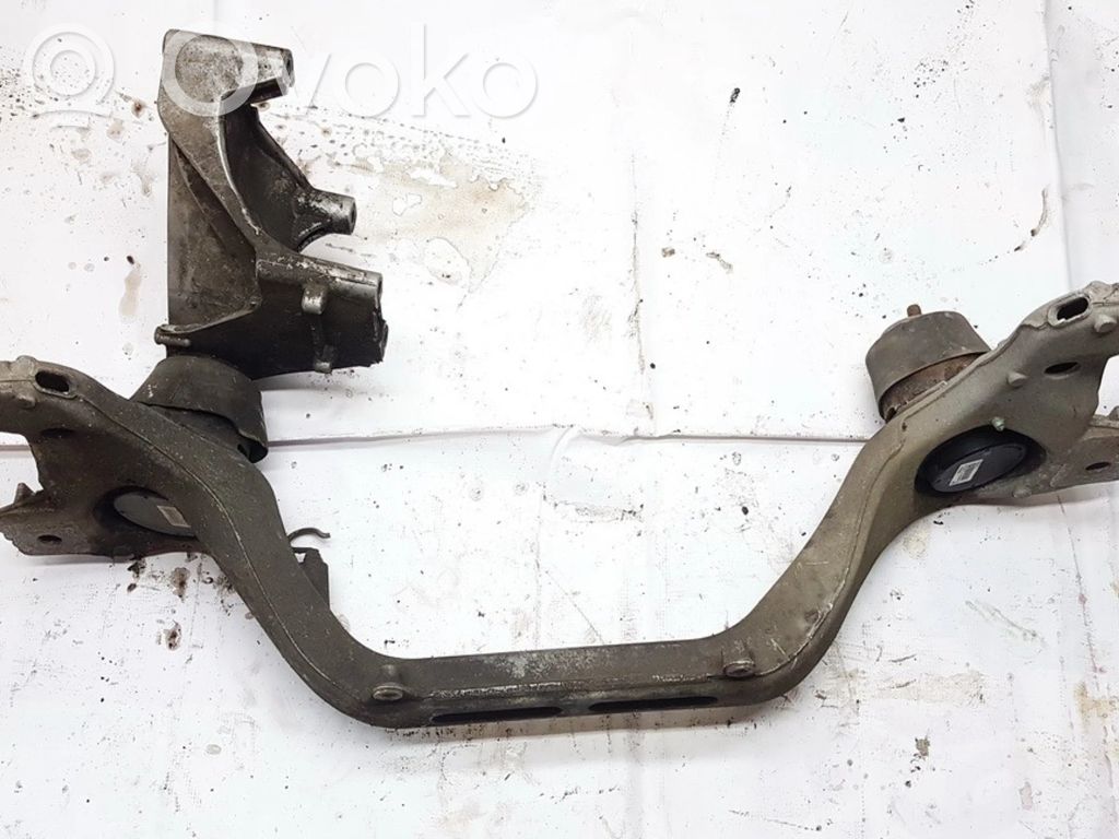 Volkswagen Touareg I Subcadru frontal 