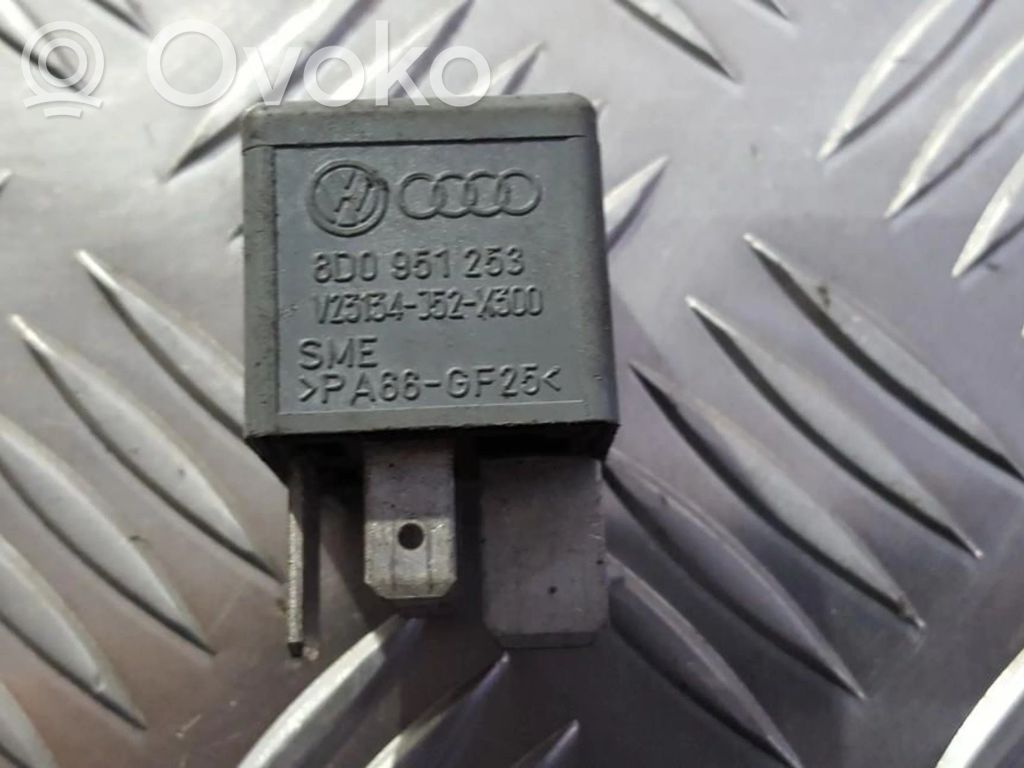 Sonstige Relais   8D0951253,V23134J52X300,8D0951253,V23134J52X300,V23134J52X300