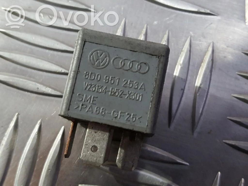 Altri relè   8D0951253A,V23134B52X301,8D0951253A,V23134B52X301,V23134B52X301