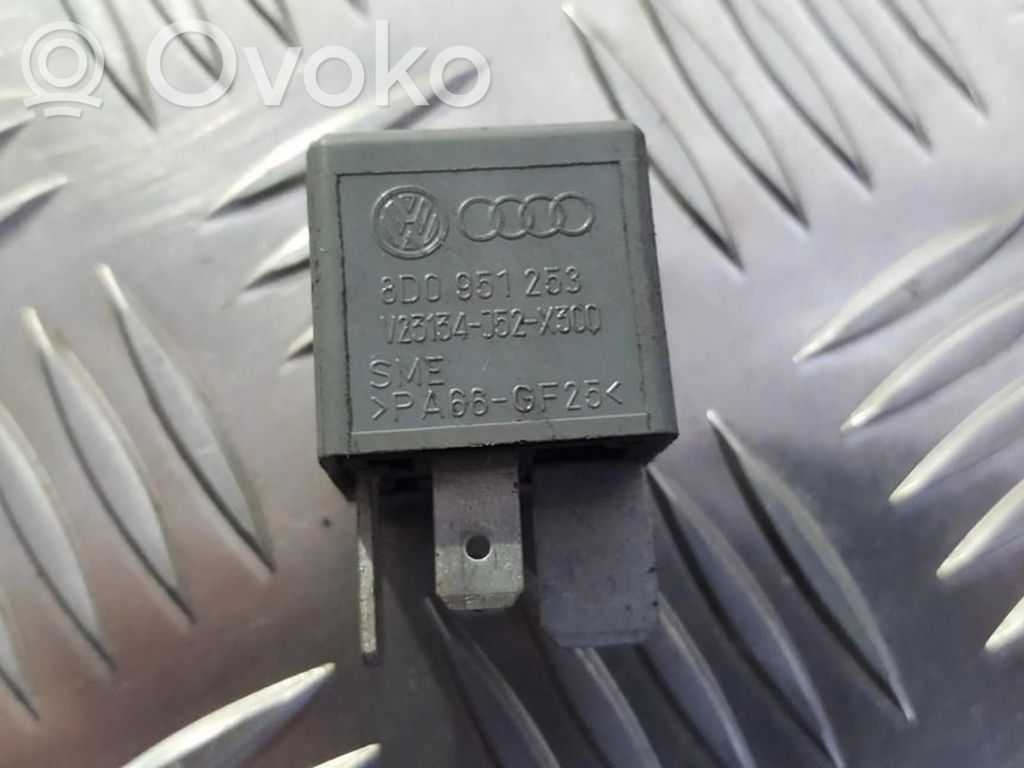 Sonstige Relais   8D0951253,V23134J52X300,8D0951253,V23134J52X300,V23134J52X300
