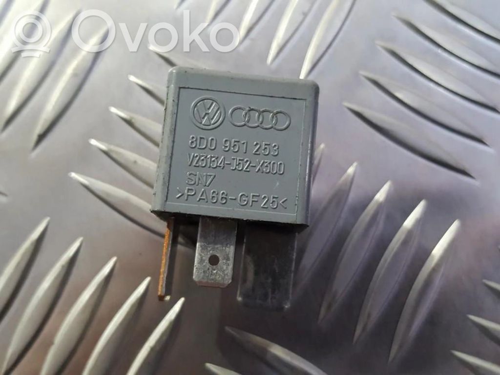 Inne przekaźniki   8D0951253,V23134J52X300,8D0951253,V23134J52X300,V23134J52X300