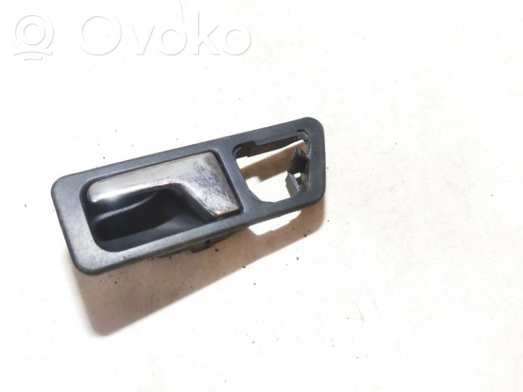 Mercedes-Benz 190 W201 Klamka wewnętrzna drzwi tylnych 