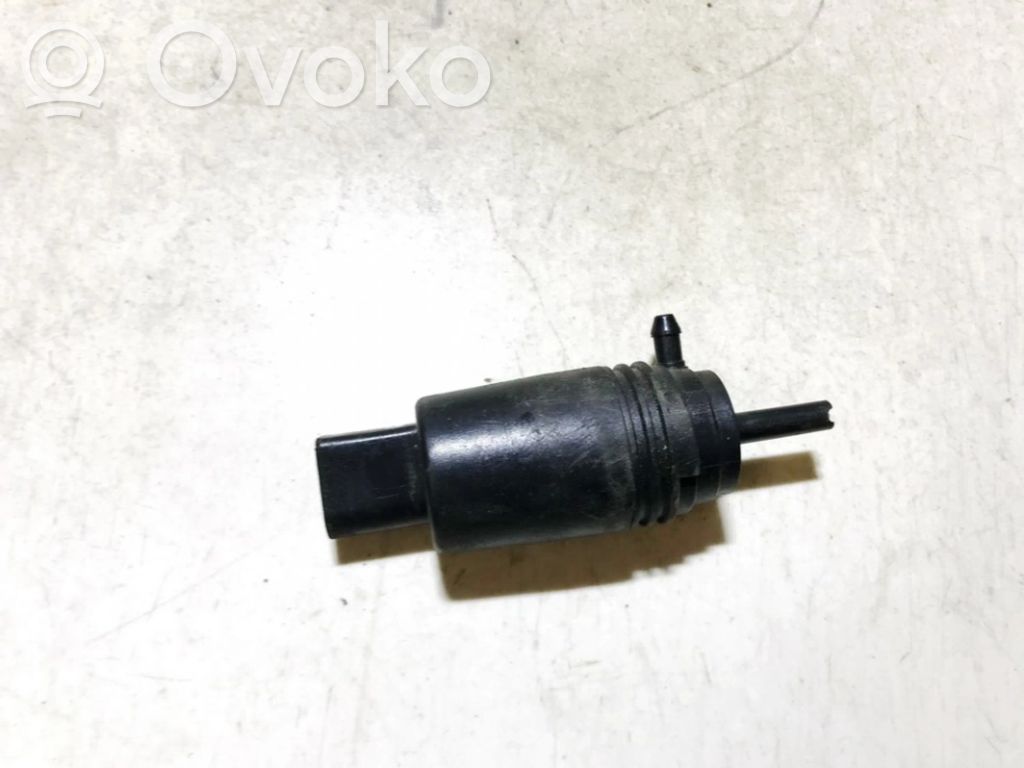 BMW 5 E39 Pompa spryskiwacza szyby przedniej / czołowej 