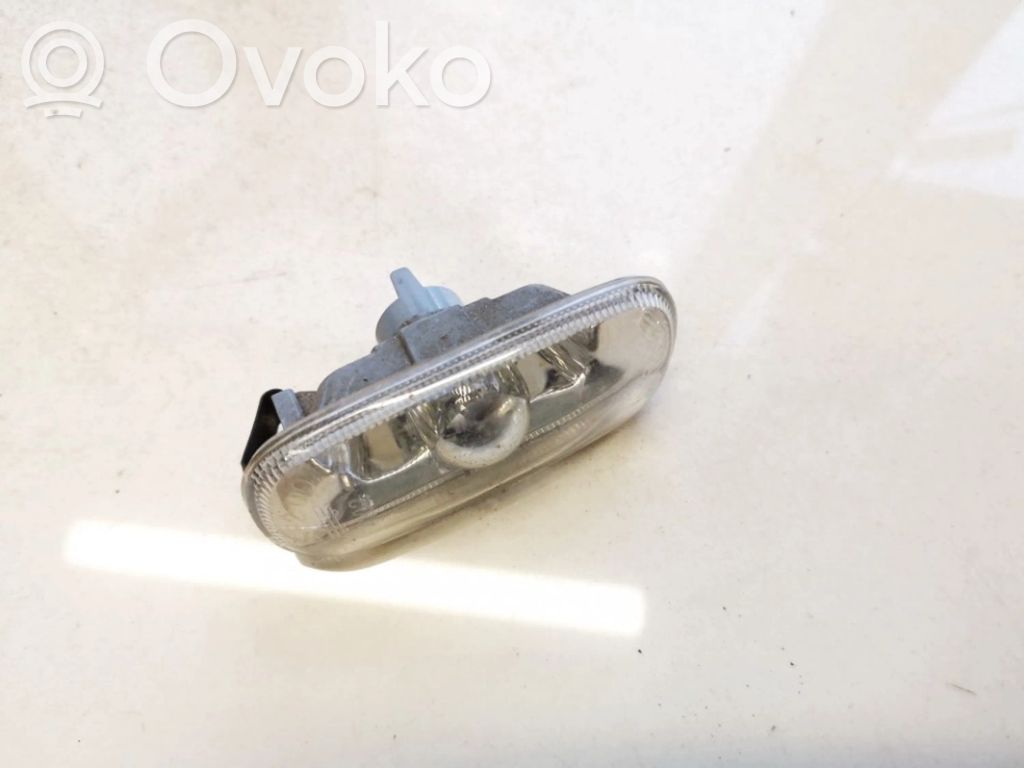Audi A4 S4 B6 8E 8H Semnalizator bară față 