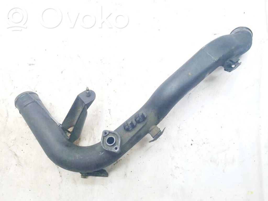 Volkswagen PASSAT B5.5 Tube d'admission de tuyau de refroidisseur intermédiaire