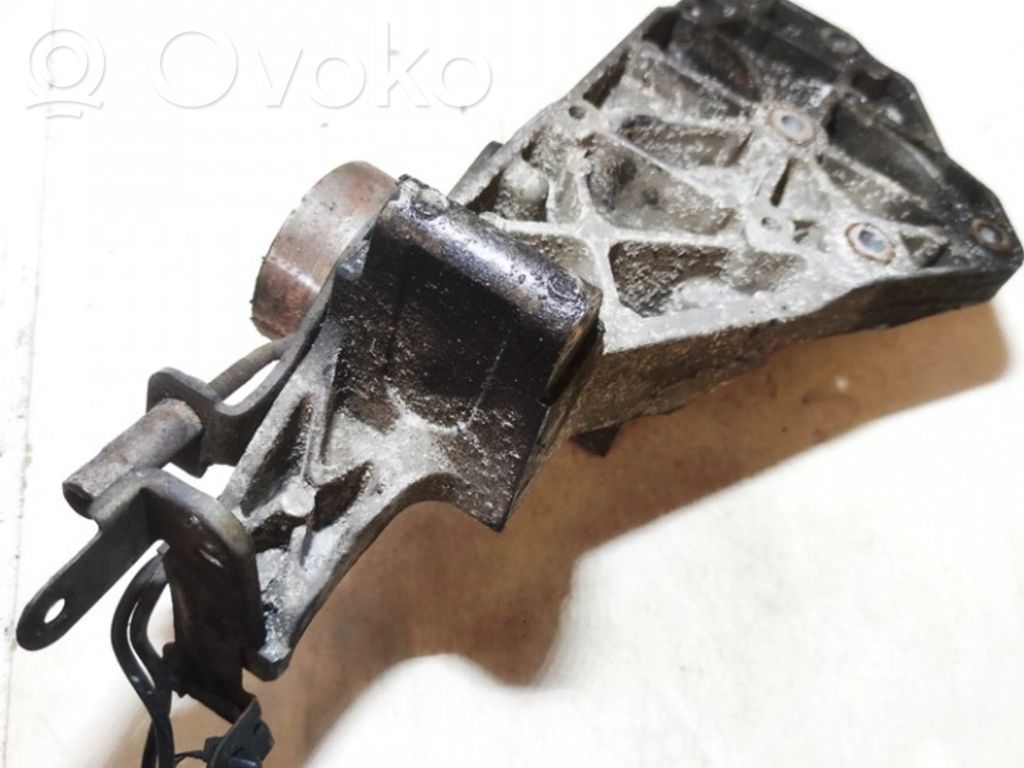 Nissan Navara D40 Engine mounting bracket 