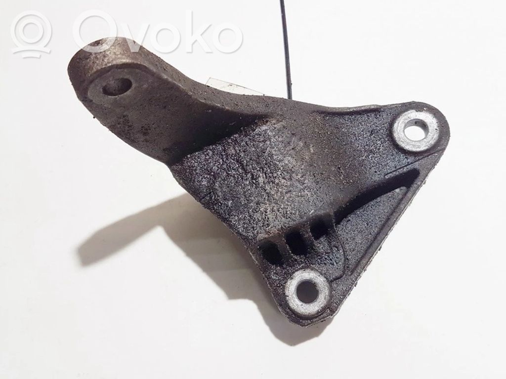 Ford Mondeo Mk III Engine mounting bracket 