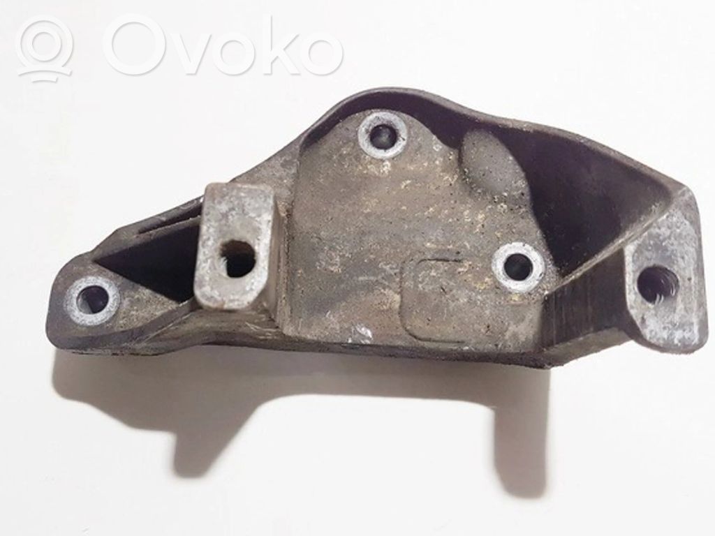 Peugeot 407 Engine mounting bracket 