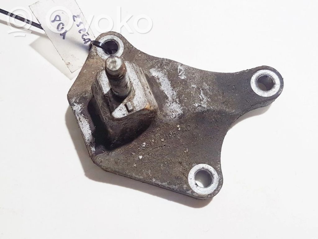 Mazda 2 Engine mounting bracket 