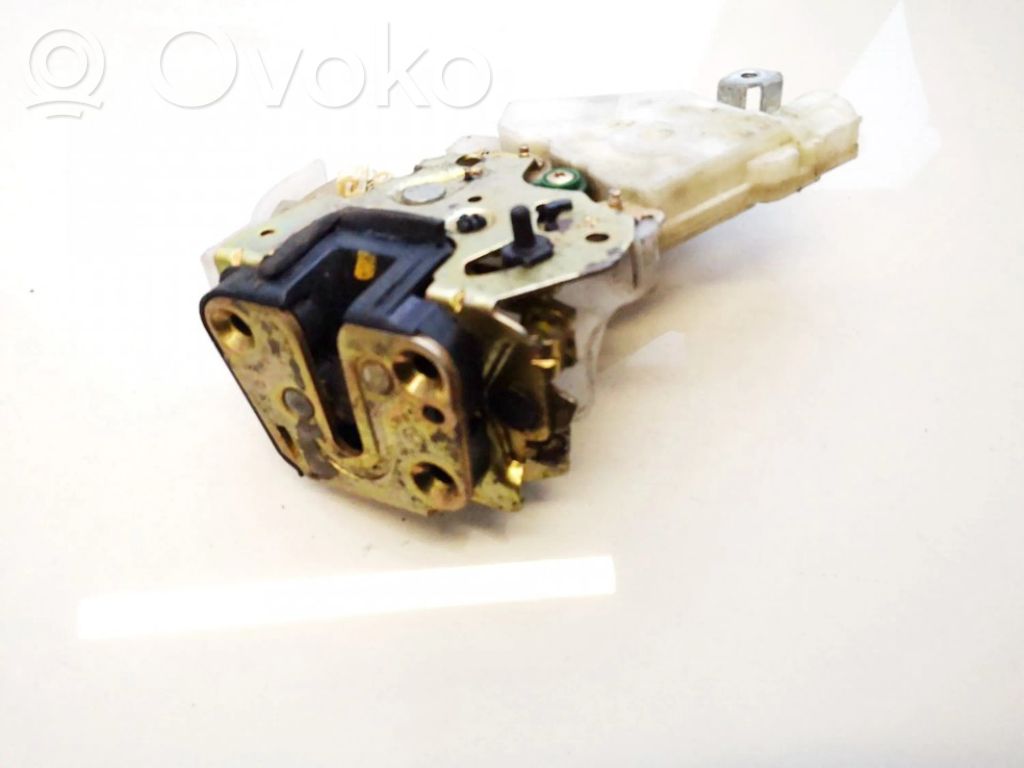 Zamek drzwi tylnych   80553AA300L,80553AA300,80553AA300,80553AA300L