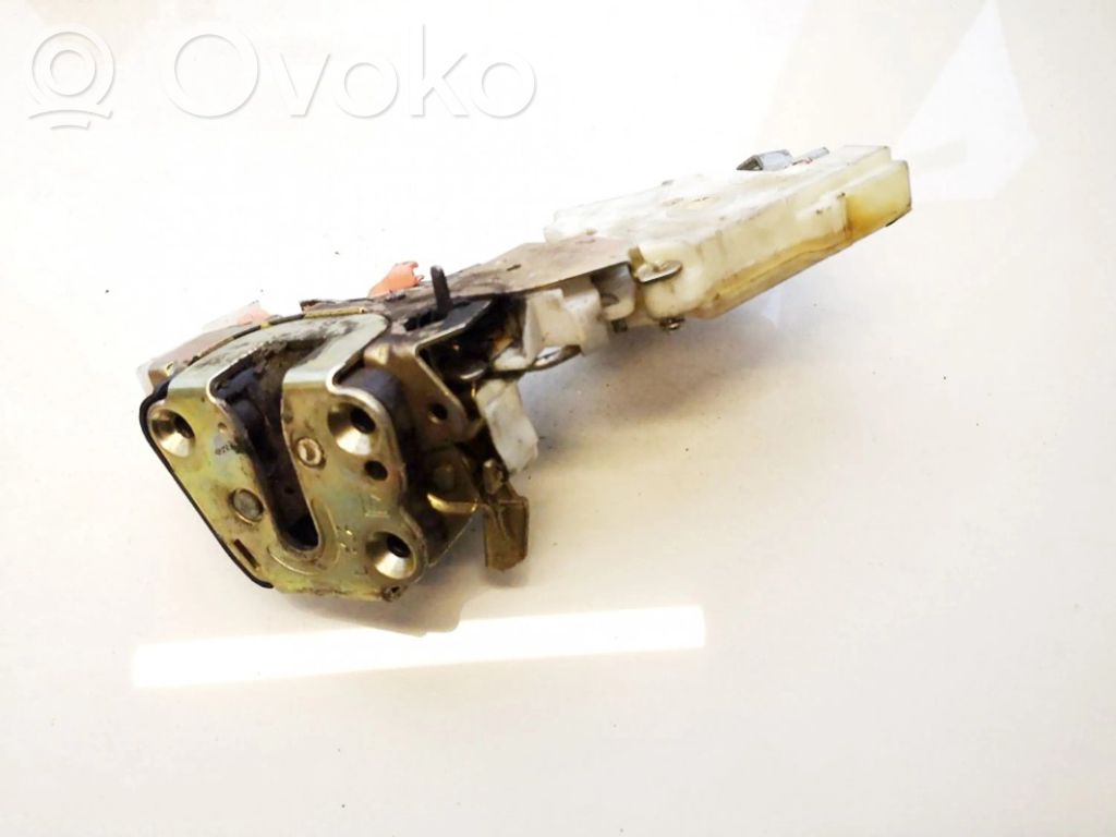 Nissan Almera Tino Cerradura de puerta trasera