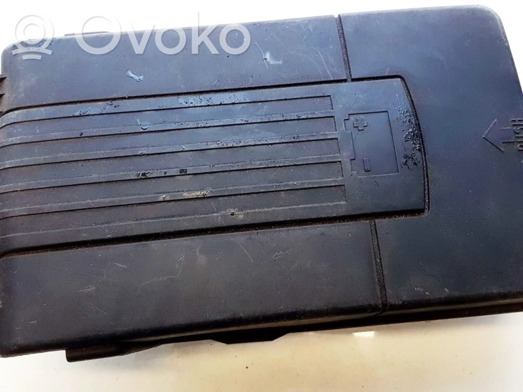 Volkswagen PASSAT B6 Vassoio scatola della batteria