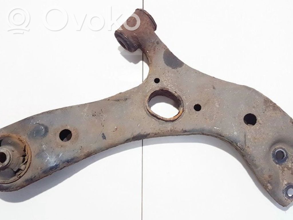 Toyota Auris 150 Querlenker Achsschenkel vorne 