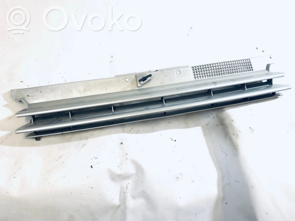 Volkswagen Golf IV Atrapa chłodnicy / Grill 
