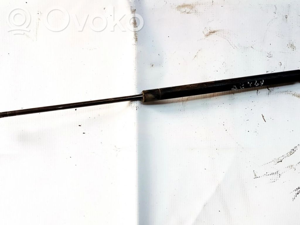 Volkswagen Golf III Tailgate/trunk strut/damper