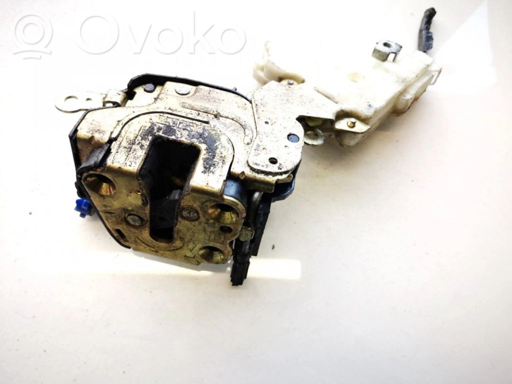 Nissan Almera N16 Etuoven lukko 