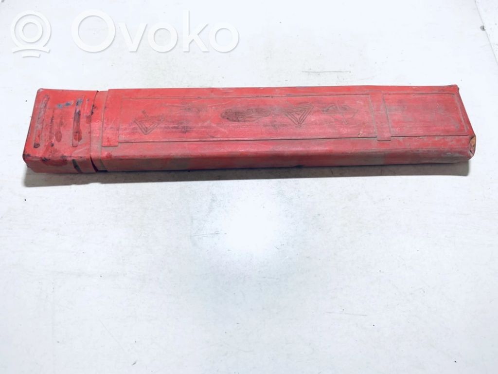 Mazda 323 Аварийный знак 