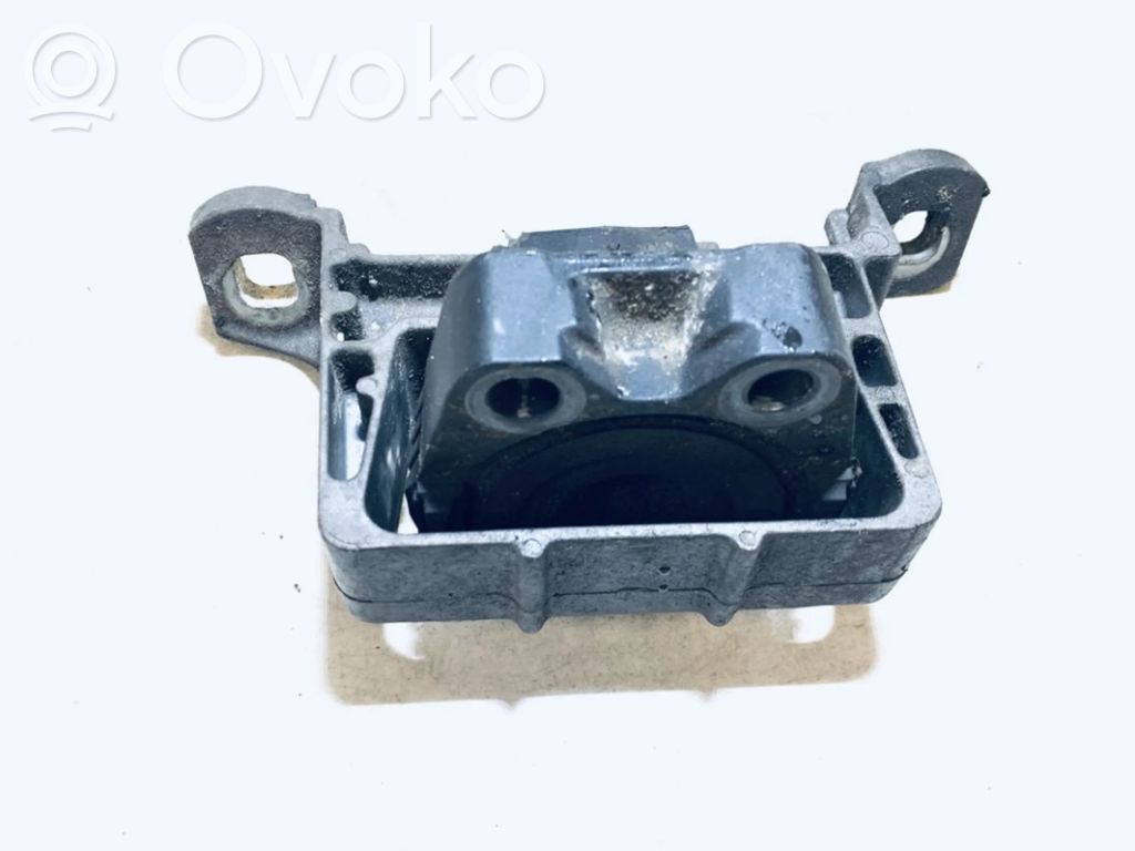 Ford Focus Engine mount bracket 