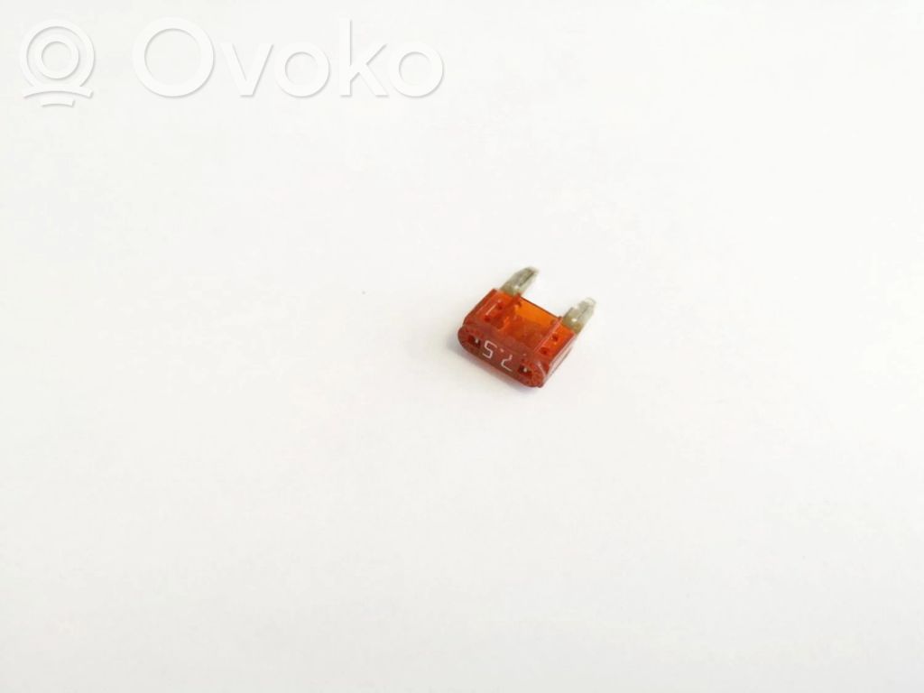 Volkswagen PASSAT B5 Fusible 
