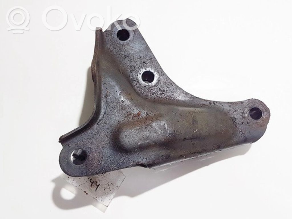 Engine mounting bracket   S5A,S5A