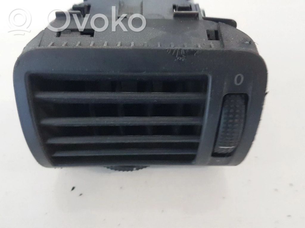 Volkswagen PASSAT B5.5 Rejilla de ventilación central del panel 