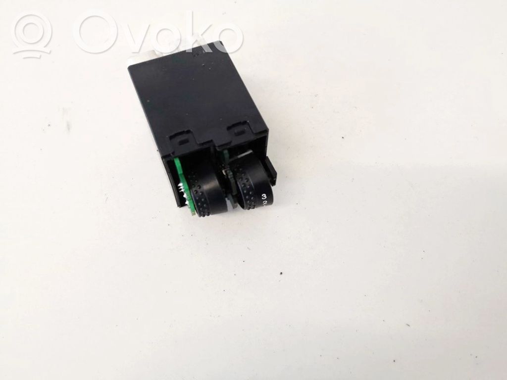 KIA Ceed Bouton commande réglage hauteur de phares 