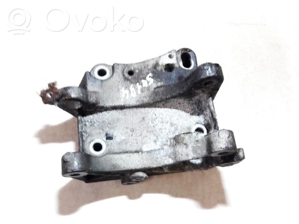 Peugeot 307 Engine mounting bracket 