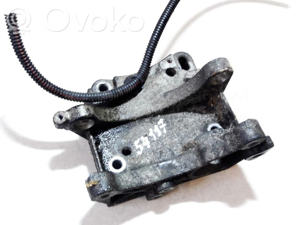 Peugeot 307 Engine mounting bracket 